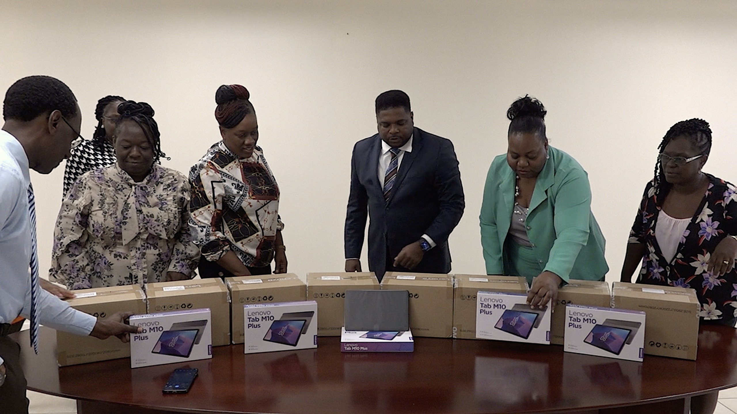 Windsong Foundation donates 250 tablets for primary schools on Nevis