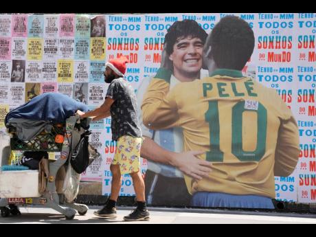 Pelé’s family gathers at hospital in Sao Paulo