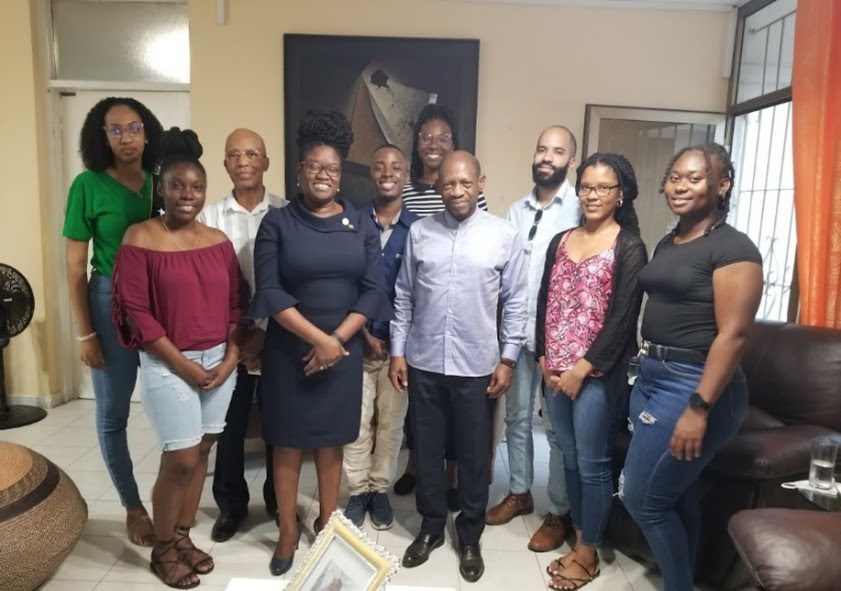 Minister of Foreign Affairs meets with Scholarship Recipients in Havana