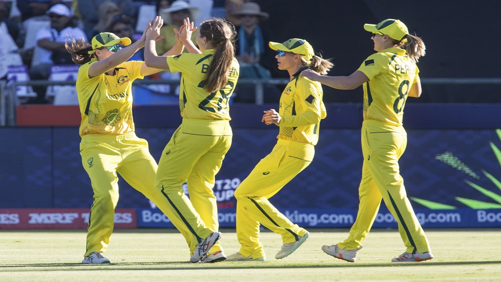 Australia hold off India to reach T20 World Cup final