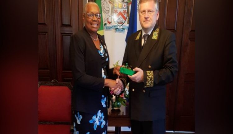 Diplomats Call On Governor-General