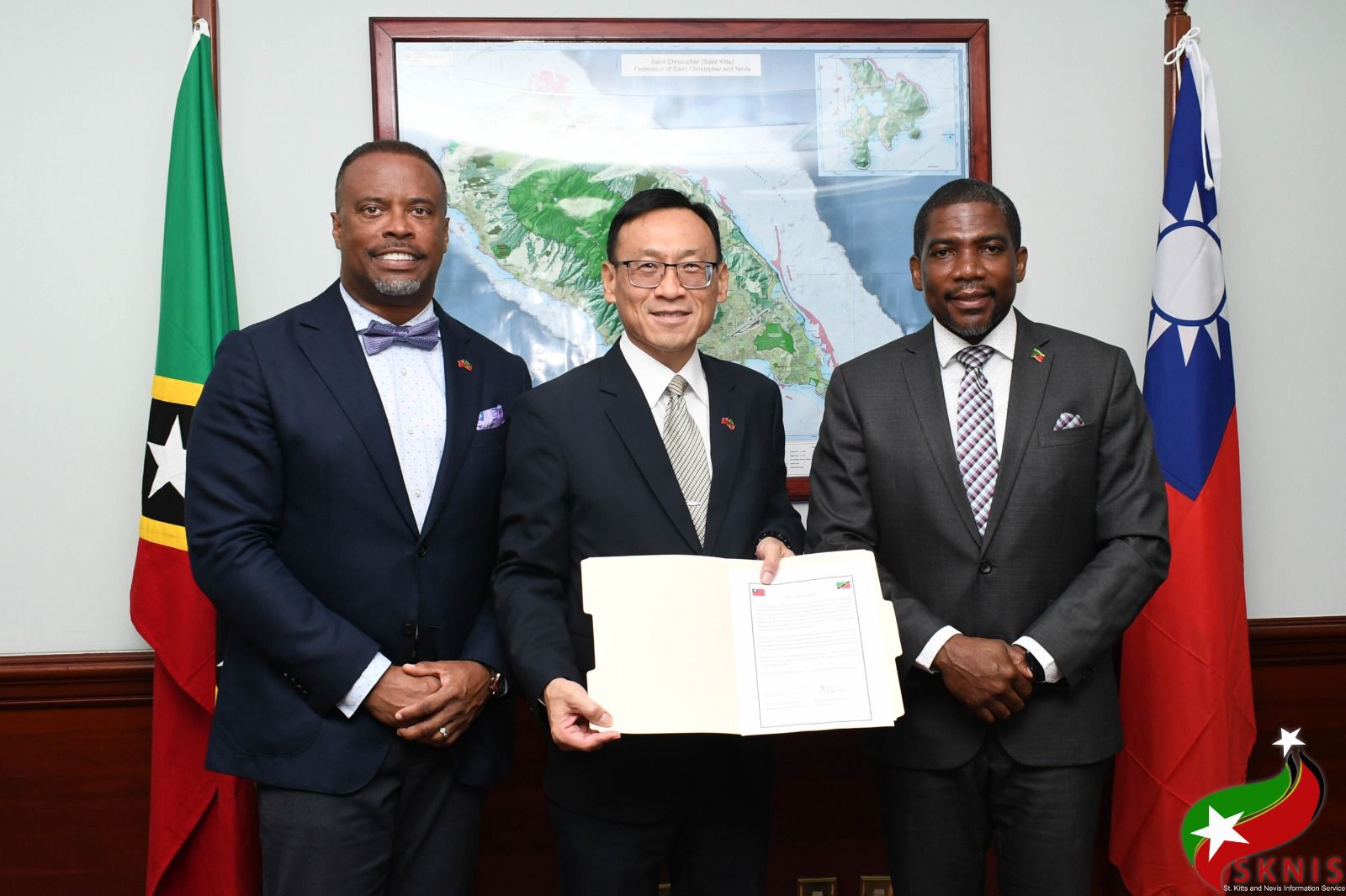 Premier Brantley thanks PM Drew for facilitating ROC (Taiwan) funding of Phase Two of the Nevis Pinney’s Beach Project
