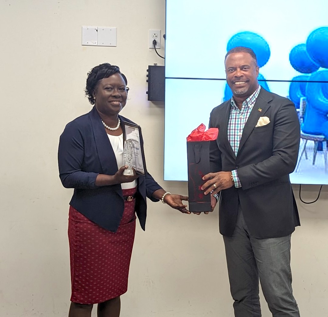 Ministry Of Human Resources Awards Ms. Carolyn Brooks and Ms. Rhonda Nisbett-Browne as Outstanding Public Servants