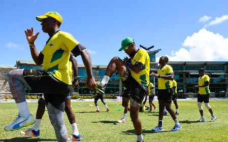 Jamaica Scorpions Struggle as Hurricanes Edge Closer to Victory at Sabina Park