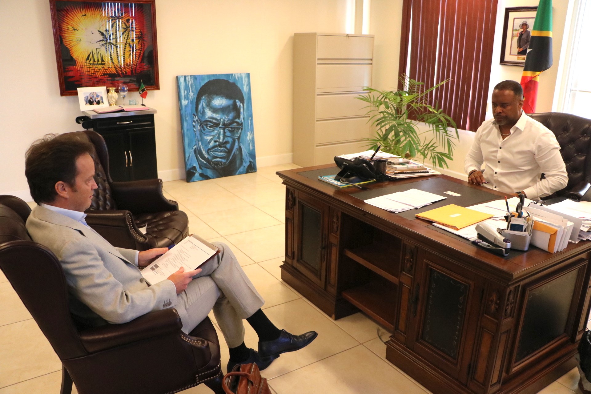 Premier Brantley, Winair CEO Holds Discussions Ahead of The Resumption of Winair Flights to Nevis