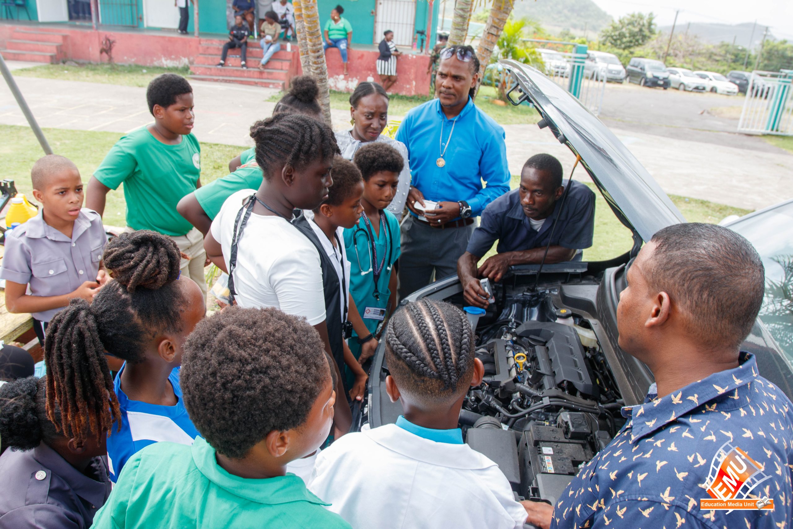 The Deane-Glasford Primary School  Successful  Career Fair.