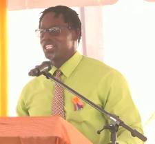Kurvin Wallace Pays Tribute to Lester Blackett