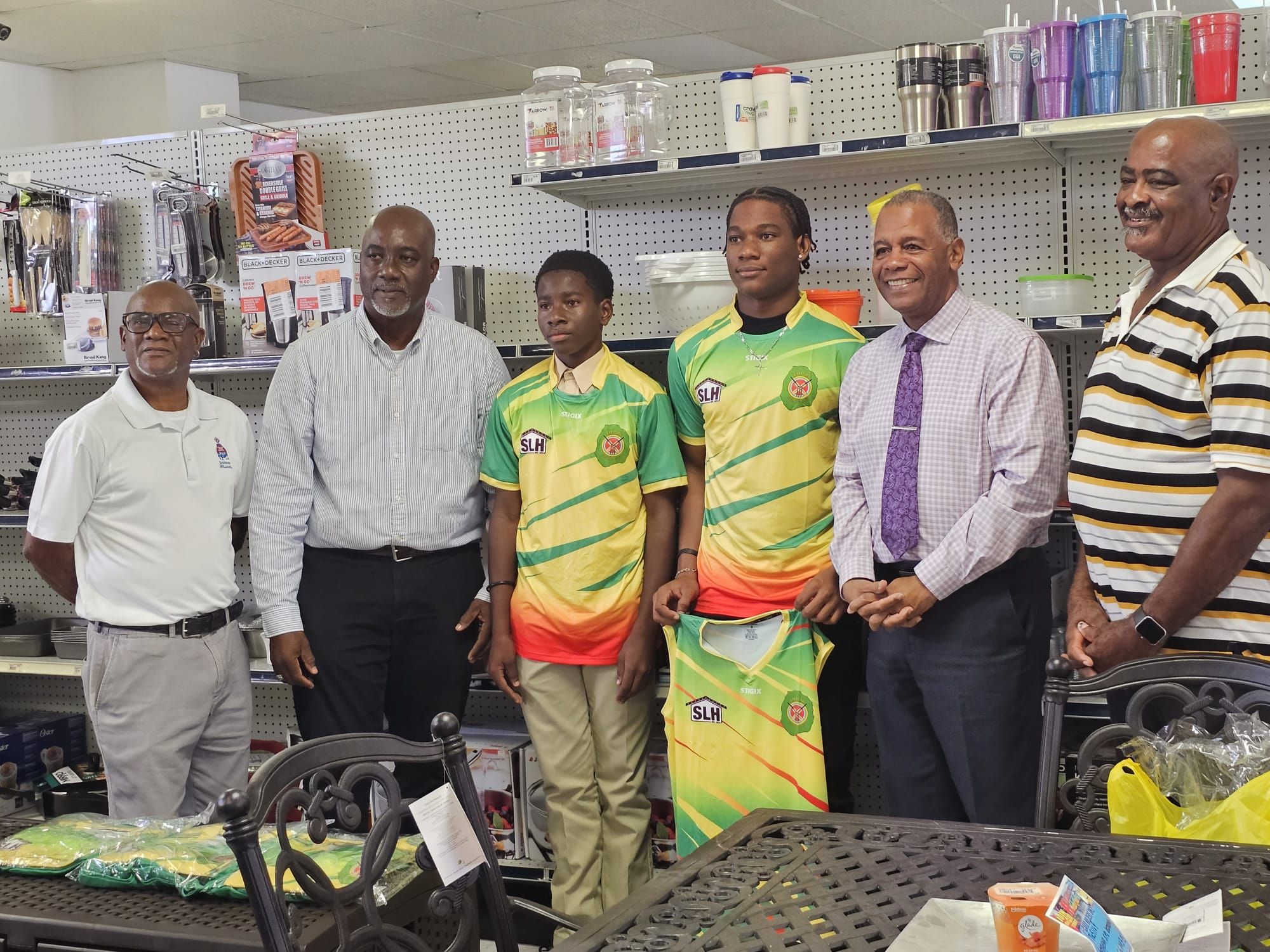 Cricket : Empire Receives New Uniforms