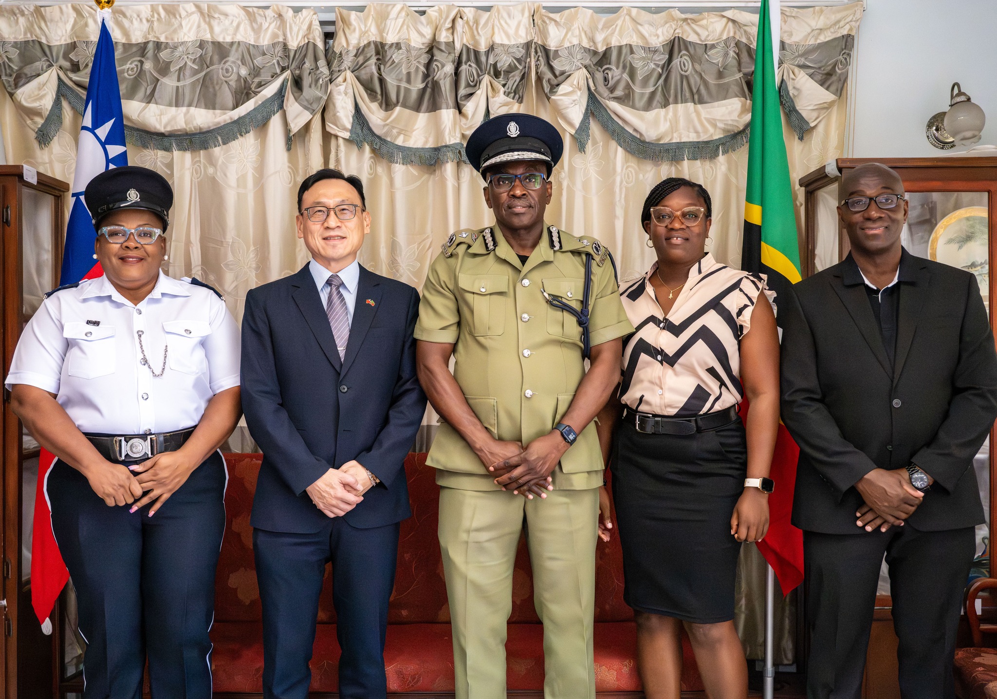 Taiwanise Ambasador Makes Presententation to Security Forces United Club and National Intevention Team