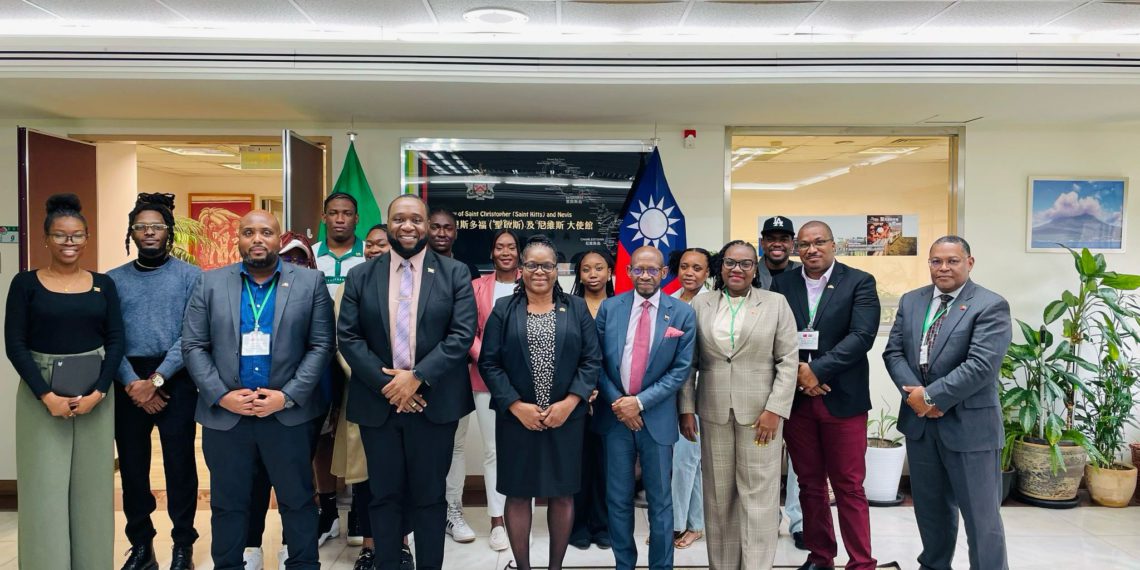 Saint Kitts and Nevis’ Delegation to Taiwan Visits the Embassy and Meets with Students