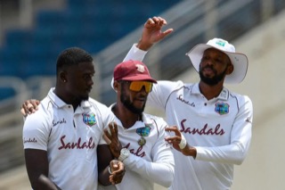 Cricket : Brathwaite Bats for Chase