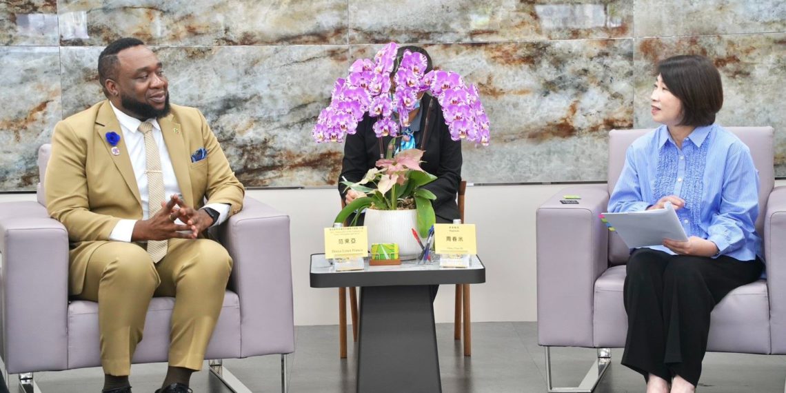 Ambassador Francis Meets with Pingtung County Magistrate to Discuss Collaboration in Education, Tourism and Agriculture