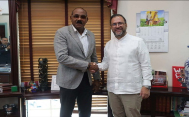 Venezuelan Foreign Minister Meets Antigua PM Amid US Military Presence in Caribbean