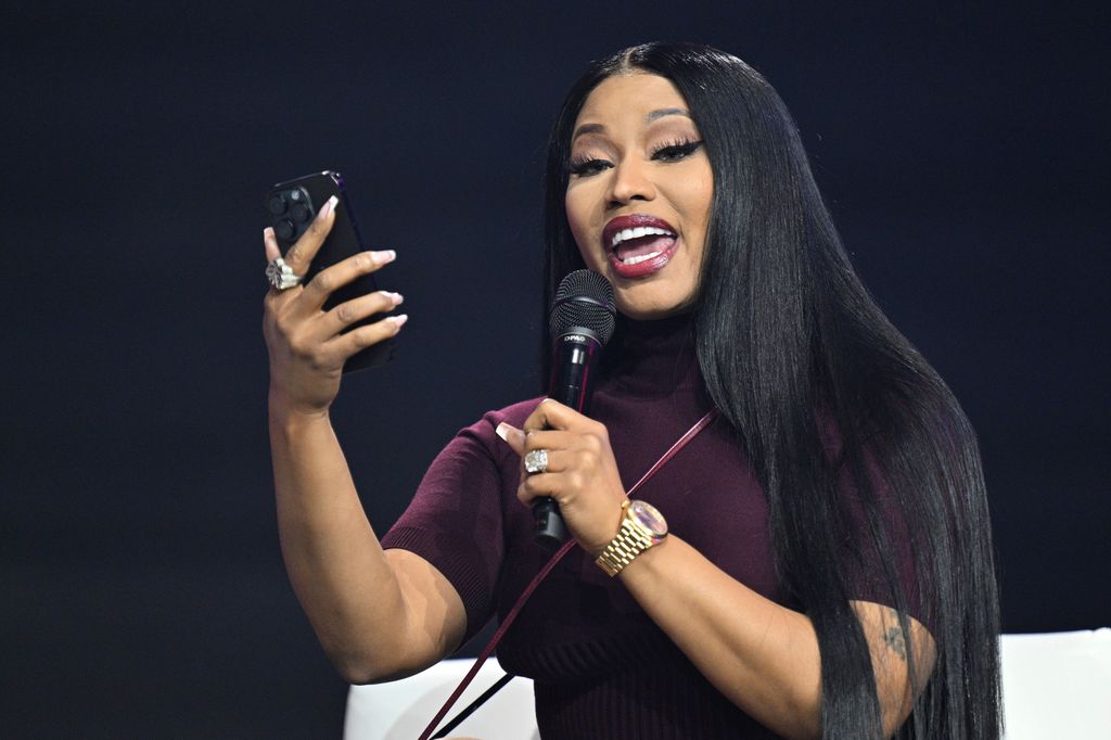 Change.org Petition Calls for Nicki Minaj Deportation
