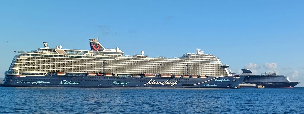 Eleven Cruise Ships Bring Over 22,200 Passengers This Week
